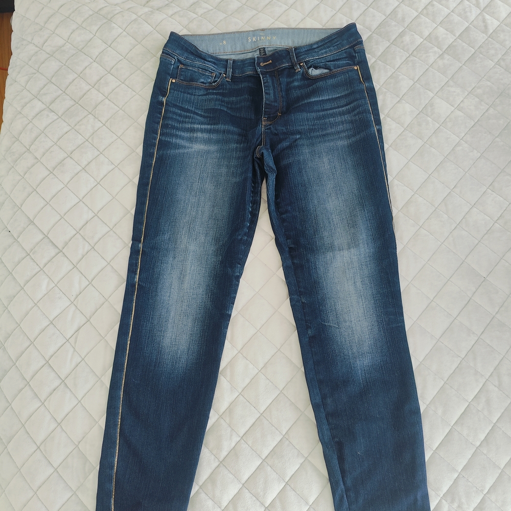WHBM Skinny Blue Jeans with Classic Denim Style